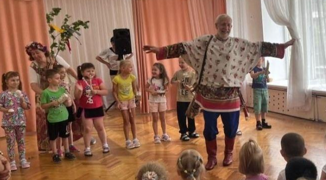 Приобщаемся к народным традициям Приобщаемся к народным традициям.